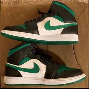 Jordan 1 Mid Pine Green SIZE 10